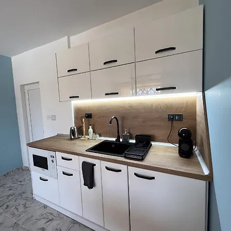 Summer H. Sunny Apartament *