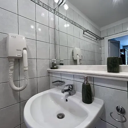 Summer H. Sunny Apartament *